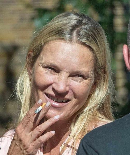 “Deep Wrinkles On The Face And Damaged Teeth”: The 49-year-old Supermodel, Kate Moss Is Unrecognizable In Her New Photos!