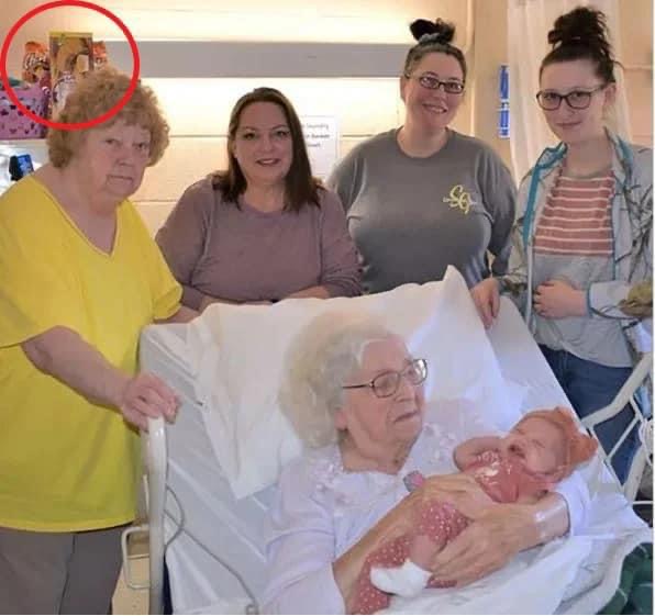 98-year-old Kentucky woman with over 230 great-great-grandchildren meets her great-great-great-grandchild for the first time in amazing photo with 6 generations in it